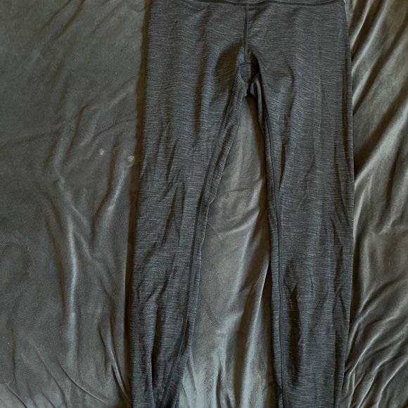 Grey Lululemob leggings - Picture 3 of 3